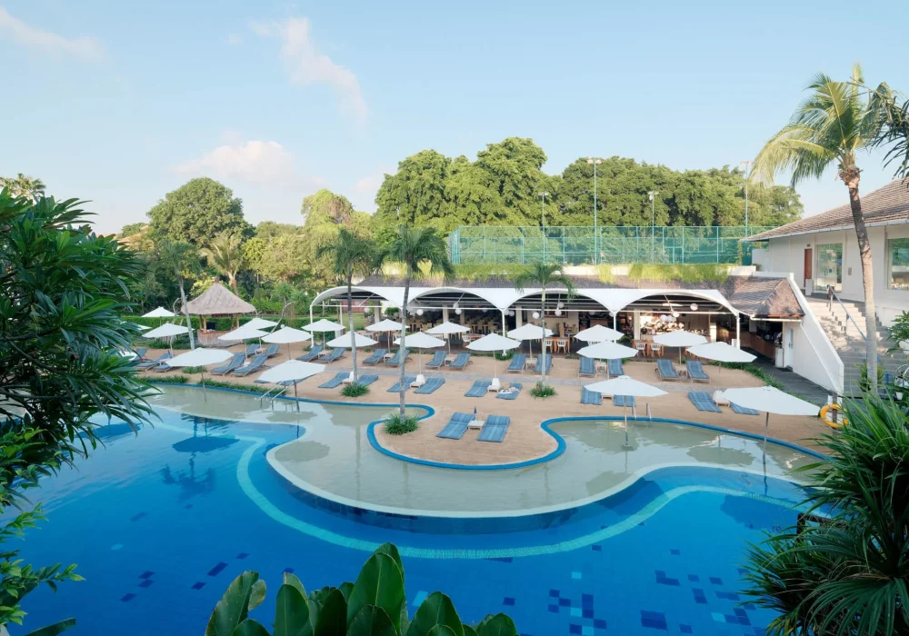 blu-zea-sandybeachpool-1